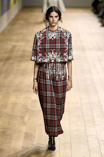 Look 14
